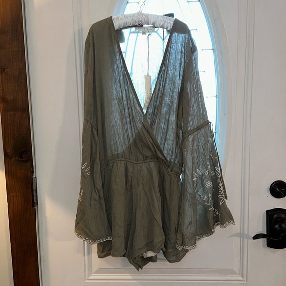 nwt LOVESTITCH Olive Green Floral Detail Romper Womens Size M - Picture 1 of 6